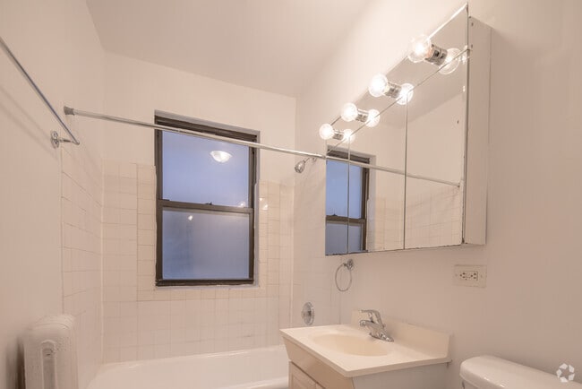 2BR, 1BA - 805SF