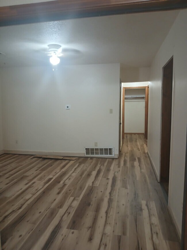 Photo - 610 W 7th St