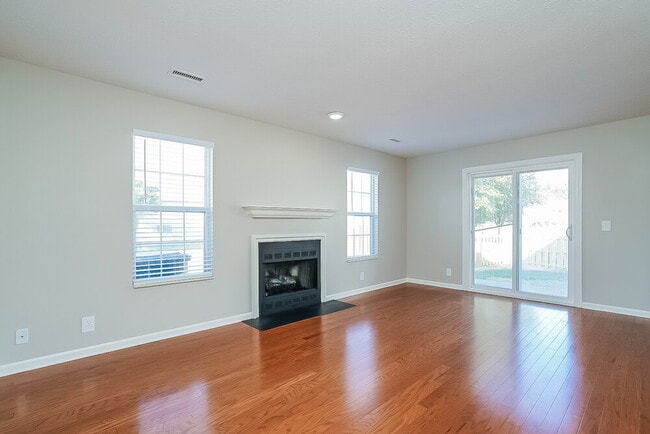 Photo - 901 Bexhill Ct S