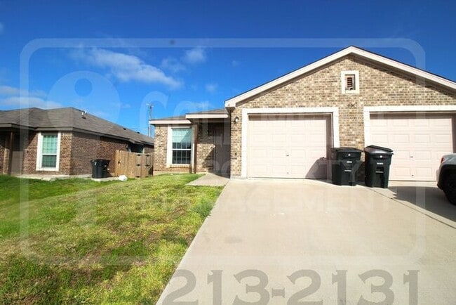 Photo - 907 Lasso Dr