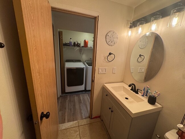 Photo - 651 NE Ellis Way