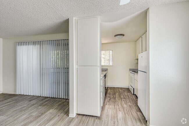 1 BR, 1 BA (Classic) - 734 SF