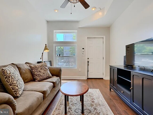 Photo - 2242 E Fairmount Ave Townhome