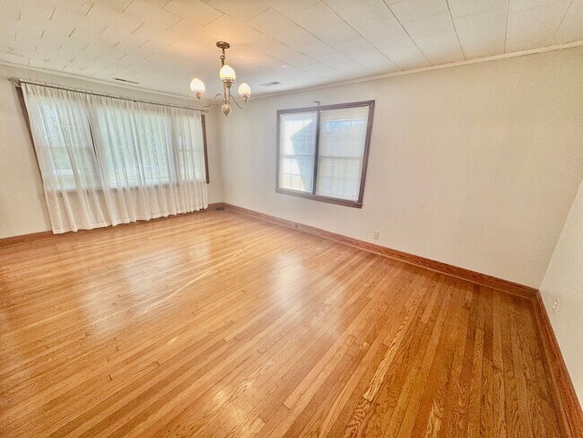 Photo - Farm House! Great Location....25 minutes from Huntsville!