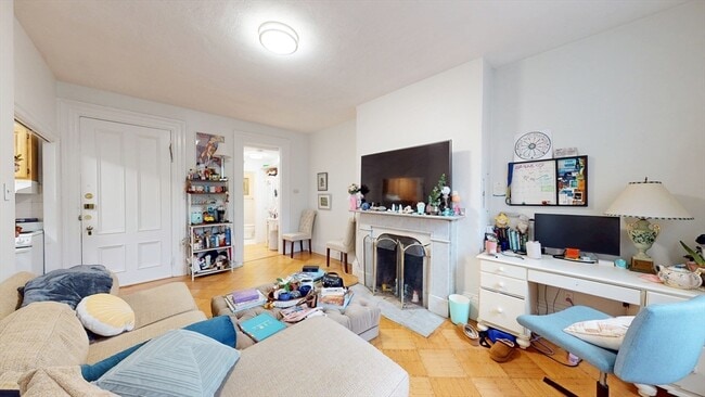 Building Photo - 397 Beacon St Unit 3R Rental