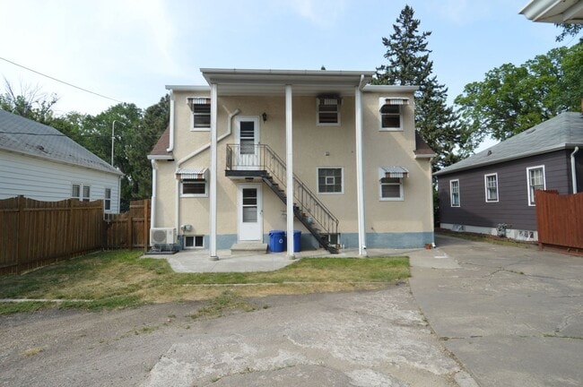 Photo - 2327 University Ave Unit Upper