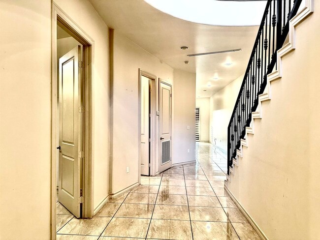 Photo - 2110 Bermuda Dr Unit 16