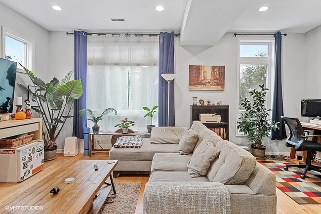 Photo - 2717 N Artesian Ave Unit 2