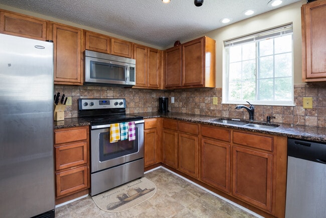 Photo - 11601 Five Cedars Rd