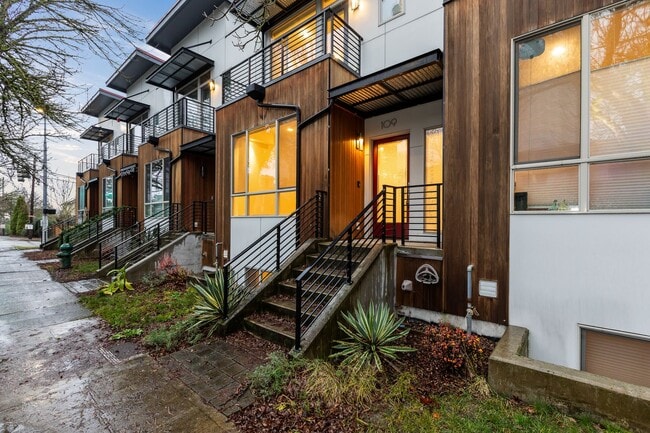 Building Photo - Modern 2 bed/3.5 bath Seattle townhome