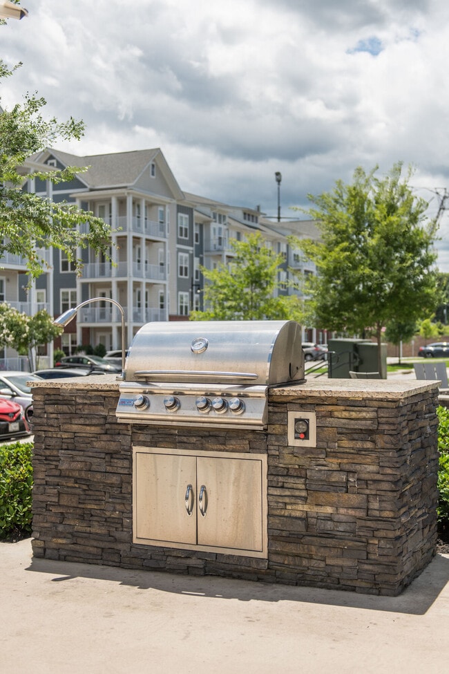 Photo - Commonwealth Apartments