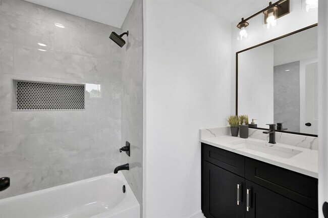 Photo - 8025 Cora St