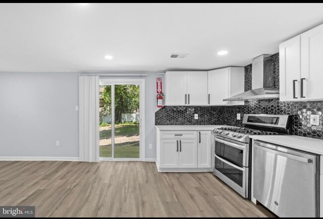 Kitchen - 27 E Phoenix Ave