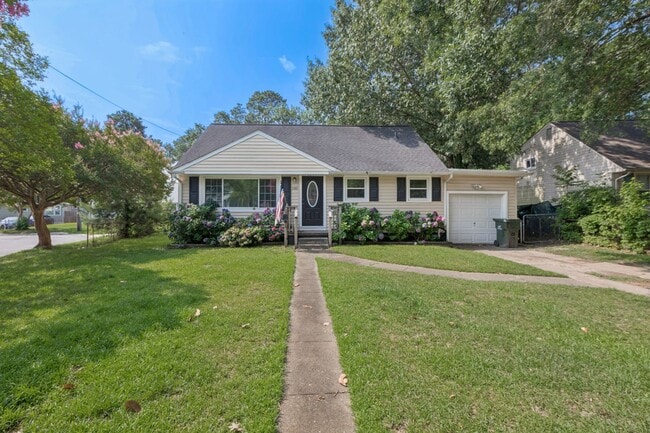 Building Photo - Beautiful Split Level Home in Norfolk!!