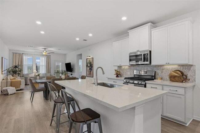 Building Photo - 858 Papaya Dr