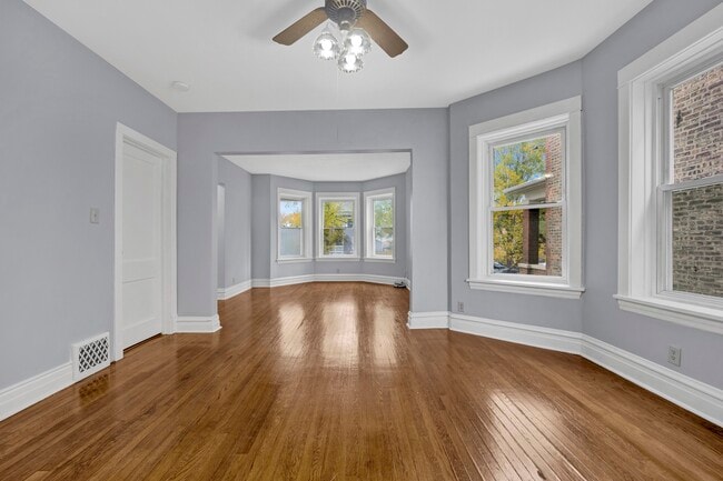 Photo - 5015 W Montrose Ave