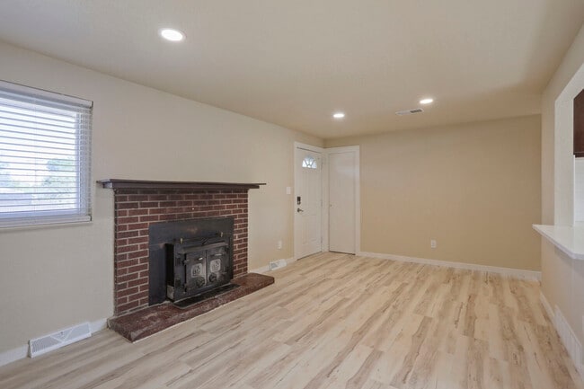 Photo - 8063 Wyandot St