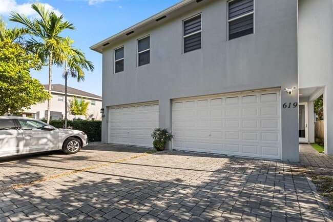 Photo - 619 SW 17th St Townhome