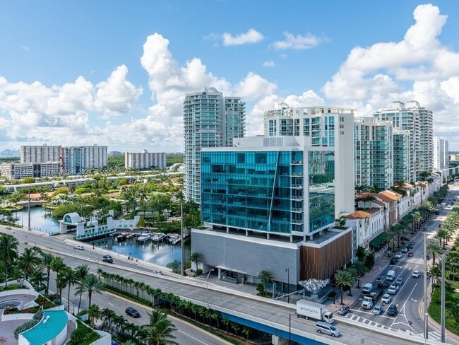 Building Photo - 16699 Collins Ave Unit 1709