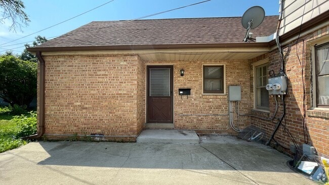 Building Photo - 4924 N 73rd St Unit REAR Rental