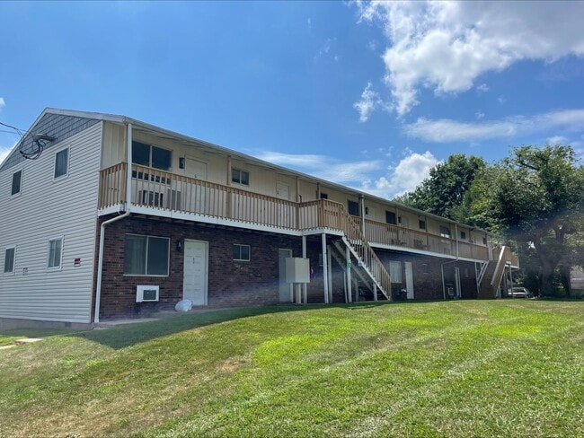 Building Photo - 3501 Elm St Unit Apt. 7