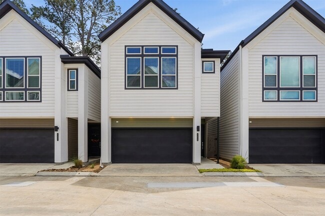 Building Photo - 1113 Highland Square Ln