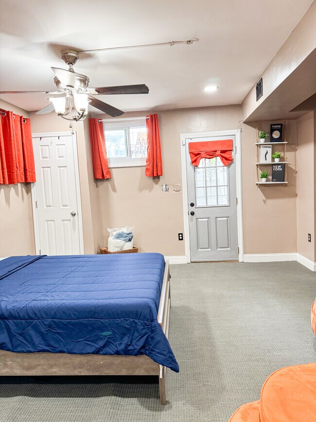 Alfombra nueva, cama tamaño king - 134 Mississippi Ave SE Unidad 1