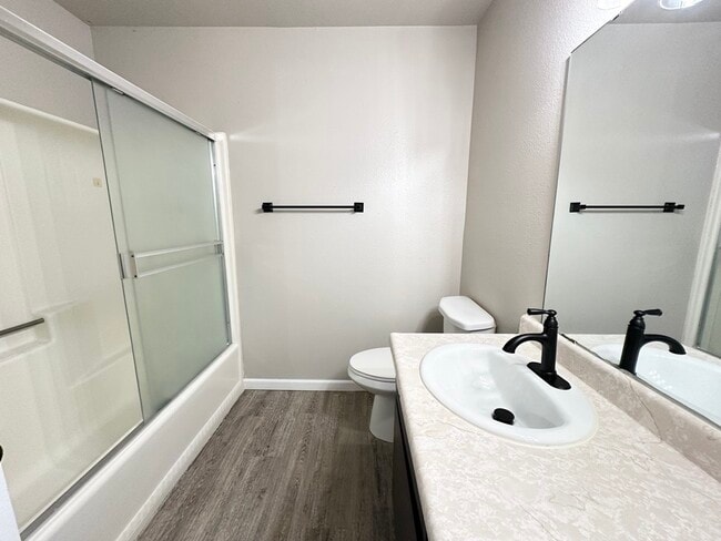 2x1 Upstairs Remodel: Hall Bathroom - Creekside Apartments
