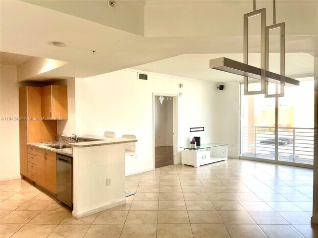 Building Photo - 18800 NE 29th Ave Unit 723 Rental