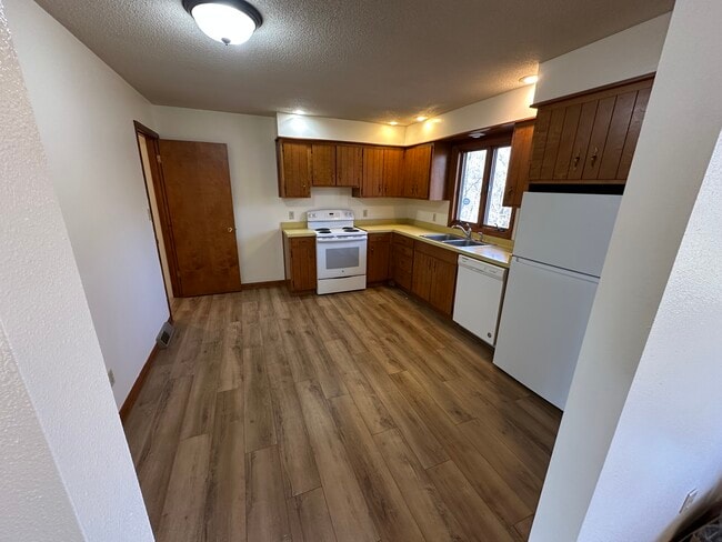 Photo - 809 2nd Ave NE