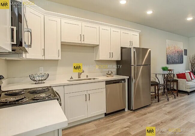 Building Photo - 252 E Eagle St Unit #1 Rental