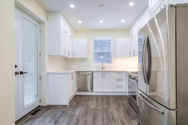 Building Photo - 8 Draper St