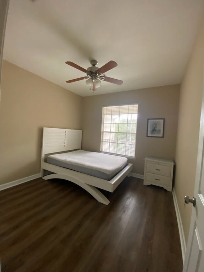 Building Photo - 10550 Baymeadows Rd Unit 827