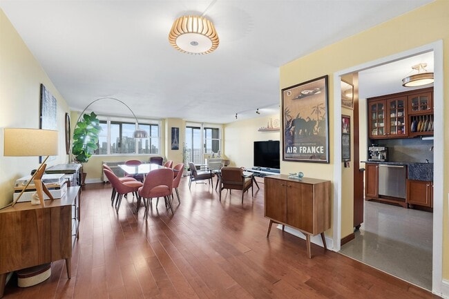 Building Photo - 6040 JFK Blvd E