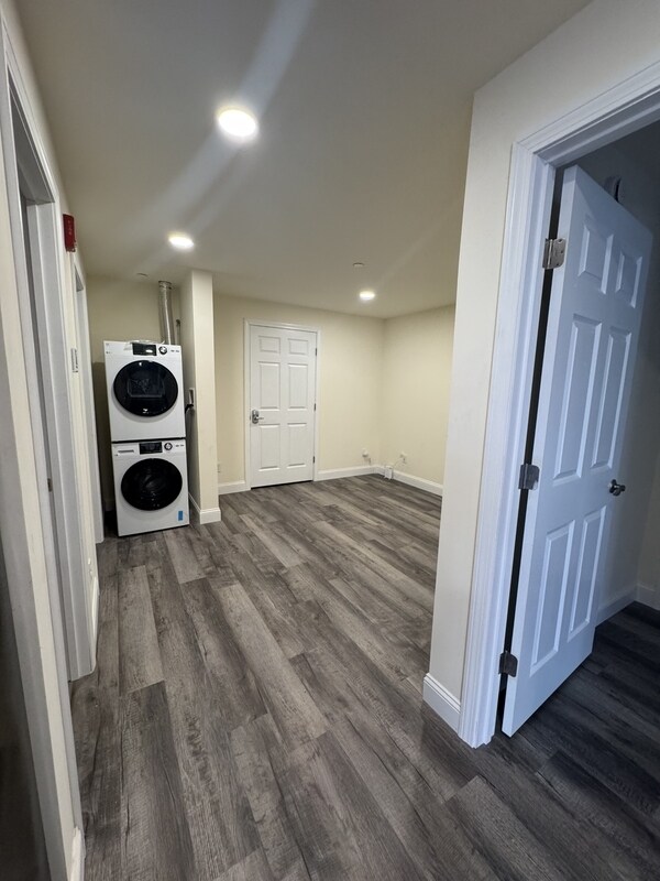 252 College St Unit 1