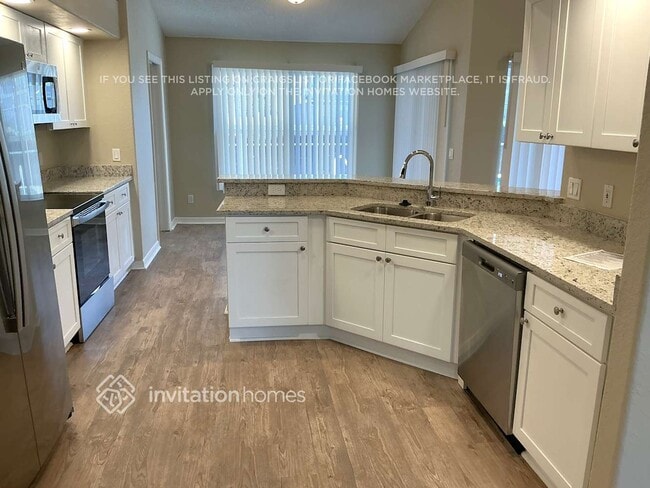 Photo - 423 Azure Rd
