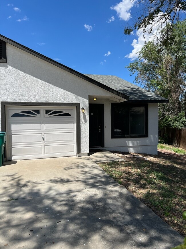 Building Photo - 6086 N Peak Cir Unit C