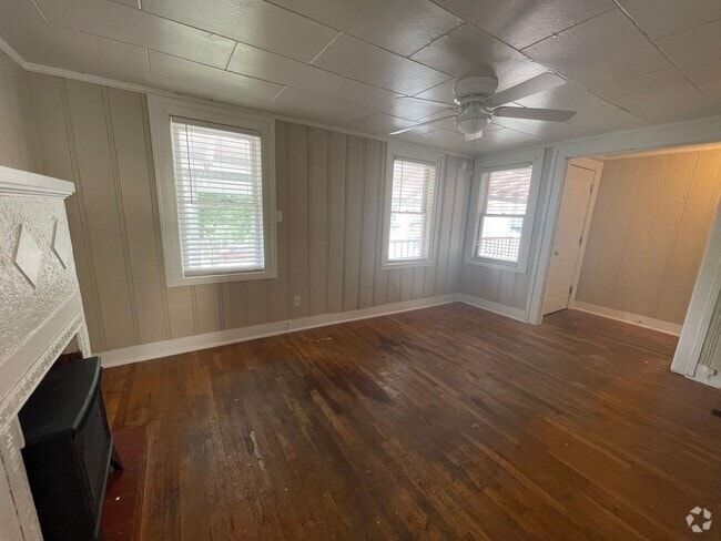 Building Photo - Simply the BEST! Adorable 1 Bedroom/1 Bath... Unit 2012 Sanquinet Rental