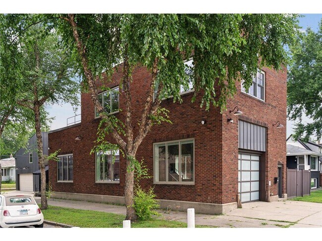 Photo - 1290 Snelling Ave N