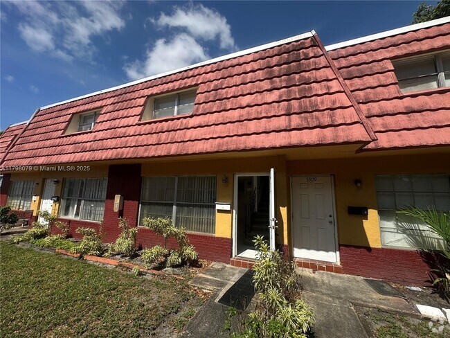 Building Photo - 5311 NW 27th St Rental