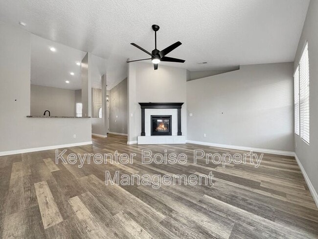 Photo - 770 S Ahsahka Way