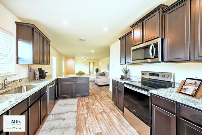 11938 Lake Park