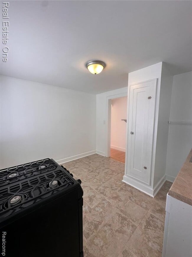 Photo - Upper Duplex