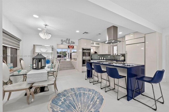Photo - 317 S Riverside Dr