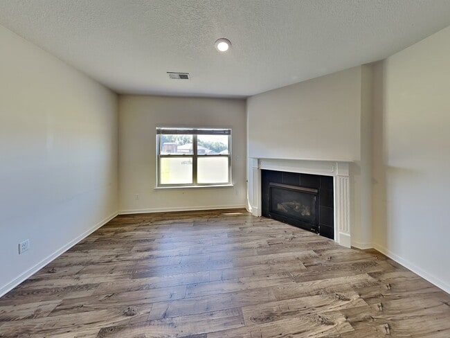 Photo - 39 Empire Ln