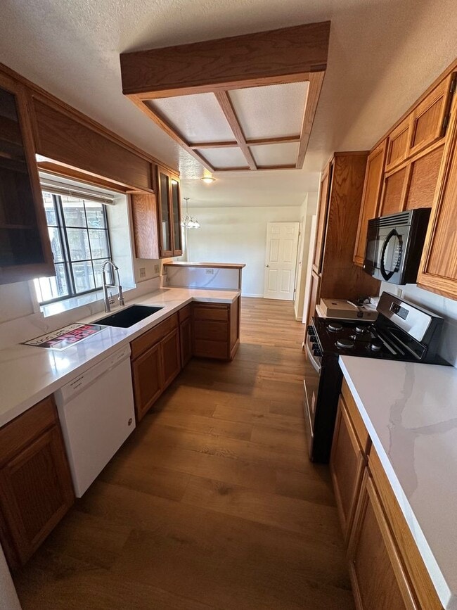 Photo - Long Term Glenshire Lease, 3 Bedroom House With Garage