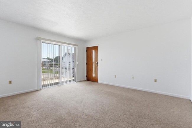 Photo - 830 Locust St Unidad 6