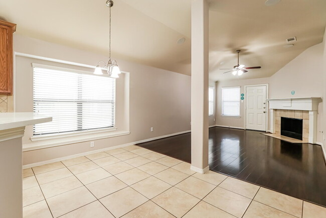 Photo - 969 Oak Lynn Dr