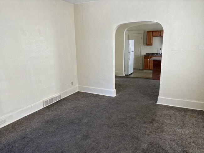 806 Hess Ave