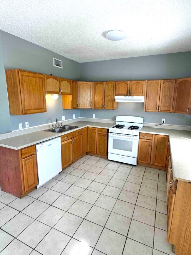 Photo - 446 W Parish Rd